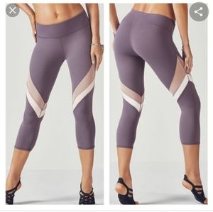 Fabletics | Mid-Rise PowerHold Colorblock Capri